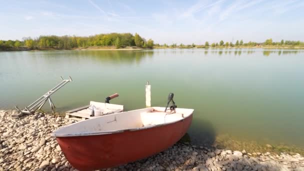 Boat Fishing Lakeside Summer — Vídeo de Stock