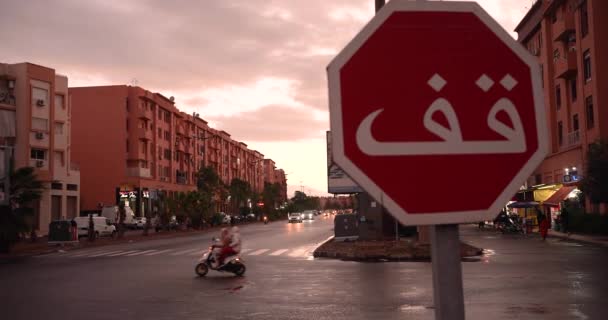 Arabic Light Traffic Evening Road Sign Board — Stockvideo