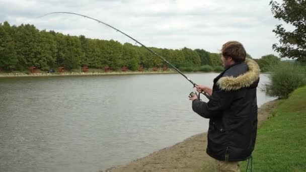 Angler Catching Fish Lake — Wideo stockowe