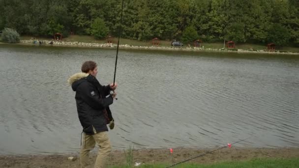 Moment Casting Fishing Rod — Vídeo de Stock