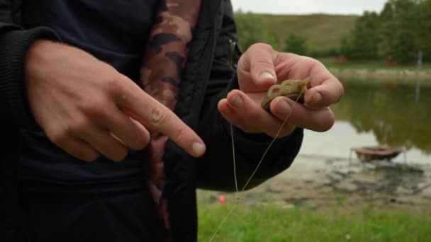 Angler Being Dissatisfied Tangle Line — Vídeo de Stock