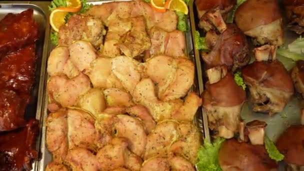 Catering Matbehållare Med Mängd Olika Färska Måltider Och Rätter Högkvalitativ — Stockvideo