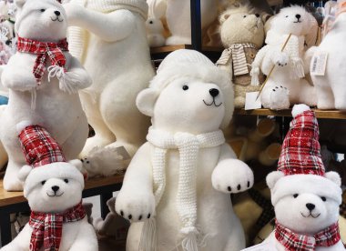  Şirin Noel oyuncakları Mağazadaki rafta duran kutup ayıları    