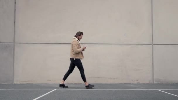 Active Businessman Feeling Busy Typing Message Smartphone While Walking Wall — Stock Video