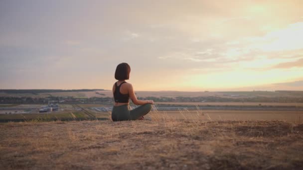 Back View Caucasian Women Sitting Hill Relaxing Holiday Yoga Meditation — Vídeo de Stock