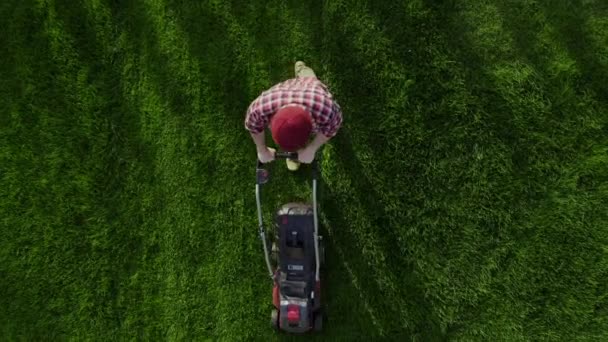Top View Lawn Mover Worker Cutting Green Grass Garden Unknown — Stockvideo