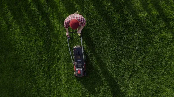 Professional Worker Lawn Mower Mows Grass Top View Unknown Man — 스톡 사진