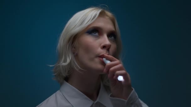 Young Fashionable Blonde Fancy Make Smokes Electronic Cigarette Studio Posing — วีดีโอสต็อก