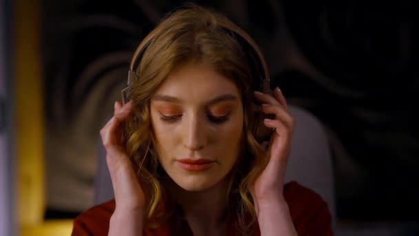 Young Beautiful Woman Wearing Headphones Working Home Cozy Stylish Loft — Stock Video