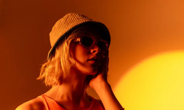 Fashionable Young Model Wearing Trendy Sunglasses Stylish Hat Orange Background — kuvapankkivalokuva