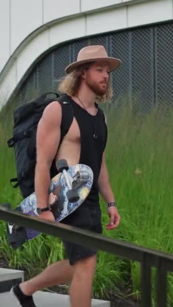 Positive Young Man Walking Outdoors Street Skateboard Preparing Training Caucasian — Vídeo de stock