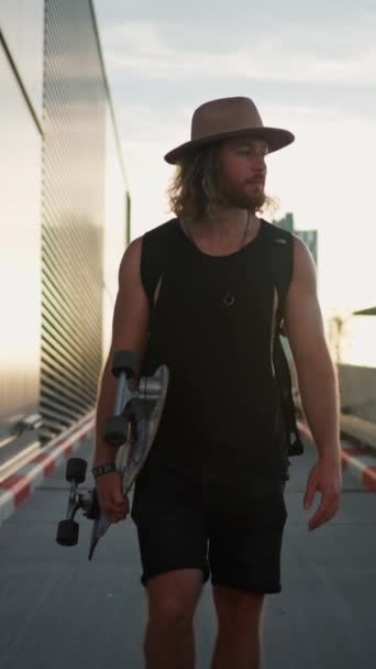 Hobby Happy Fashionable Guy Skateboard Walking Outdoors Street Training Real — Vídeos de Stock