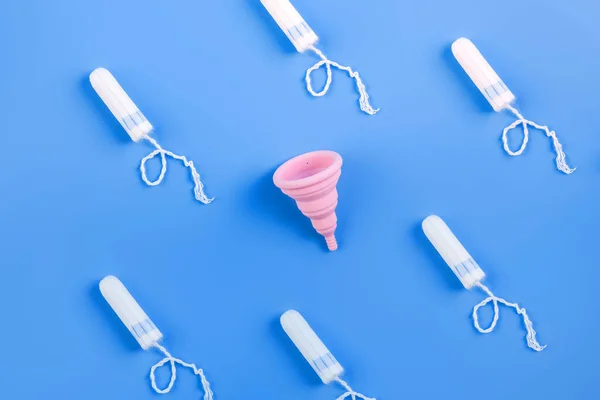 Coupe Menstruelle Jaune Silicone Santé Des Femmes Hygiène Alternative Concept — Photo