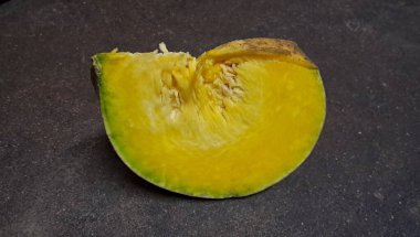 Tatlı Balkabağı, Cucurbita cinsinde renkli bir sebzedir. Hindistan ve Bangladeş 'in en popüler sebzelerinden biridir..