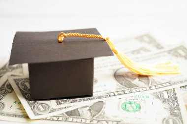 Graduation gap hat on US dollar banknotes money, Education study fee learning teach concept.