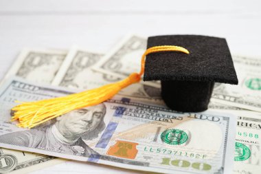 Graduation gap hat on US dollar banknotes money, Education study fee learning teach concept.