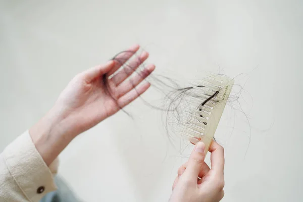 Asian Woman Have Problem Long Hair Loss Attach Comb Brush — Φωτογραφία Αρχείου