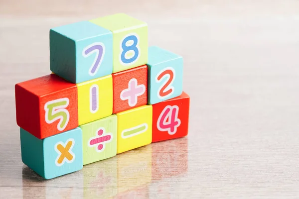Números Cubos Bloques Madera Para Aprendizaje Matemáticas Educación Concepto Matemáticas — Foto de Stock