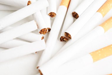 Sigara, tütün rulosu, filtre tüpü, sigara yok..