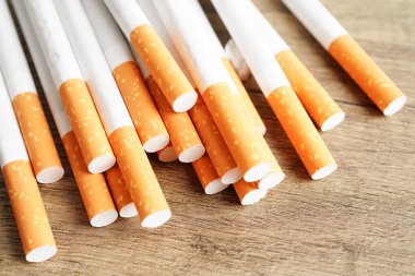 Sigara, tütün rulosu, filtre tüpü, sigara yok..