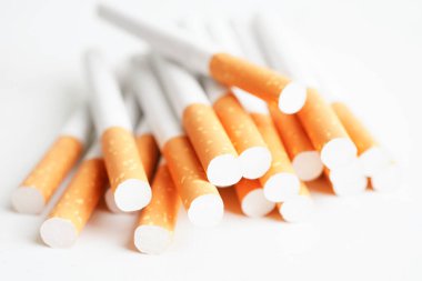 Sigara, tütün rulosu, filtre tüpü, sigara yok..