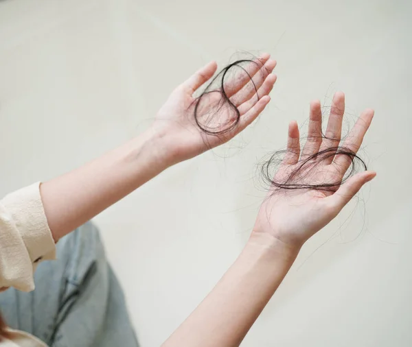 Asian Woman Have Problem Long Hair Loss Attach Her Hand — Stock fotografie