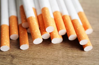 Sigara, tütün rulosu, filtre tüpü, sigara yok..