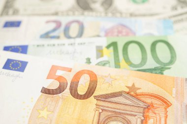 Euro ve ABD doları nakit para, finansman ekonomi bankacılık ticaret döviz piyasası konsepti.