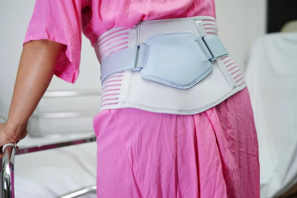 Asian Senior Pain Back Wearing Elastic Support Belt Walker — стокове фото