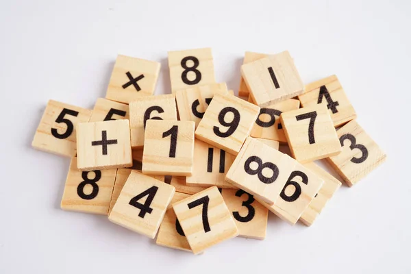 Anzahl Holzwürfel Zum Lernen Von Mathematik Pädagogisches Mathe Konzept — Stockfoto