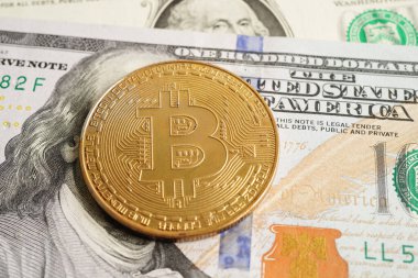 ABD doları üzerindeki altın bitcoin ticari ve ticari para, dijital para, sanal kripto para, engelleme teknolojisi için para banknotları.