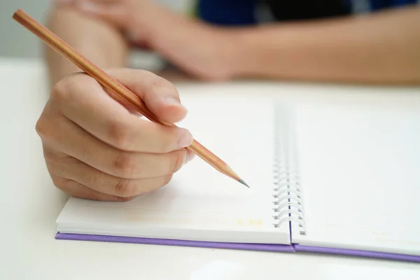 Estudante Adolescente Asiático Escrever Lição Casa Lição Estudo Para Exame — Fotografia de Stock