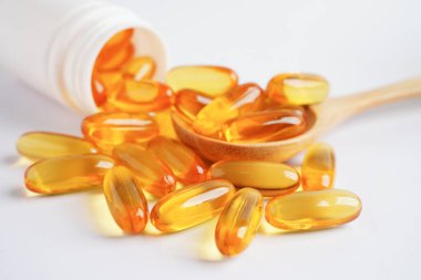 Omega 3 vitaminli kapsüllerde balık yağı ya da morina yağı jölesi. 