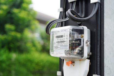 Ev ve ofisteki enerji maliyeti için elektrik ölçüm sayacı.
