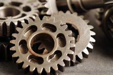 Metal dişli tekerlek motor araba ve bisiklet, mekanik endüstrisi konsepti. 