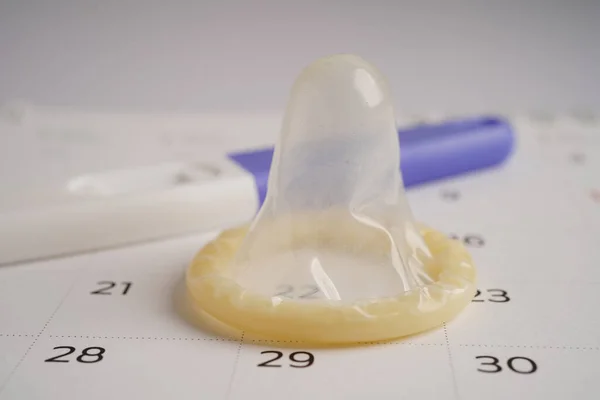 Těhotenský Test Kondom Pro Ženy Kalendáři Ovulační Den — Stock fotografie