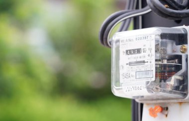 Ev ve ofisteki enerji maliyeti için elektrik ölçüm sayacı.