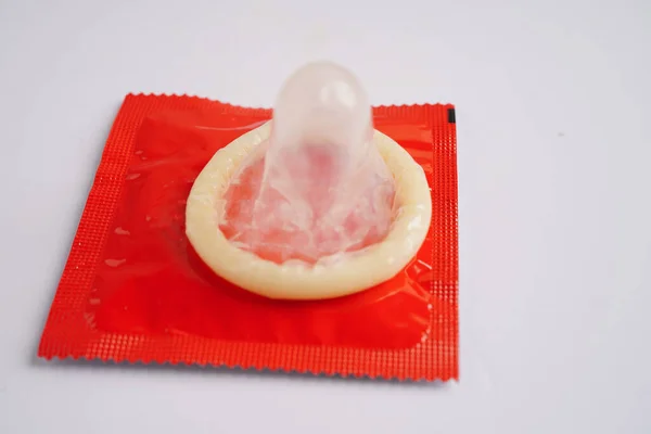 预防感染 安全性行为和控制生育的保险套 — 图库照片