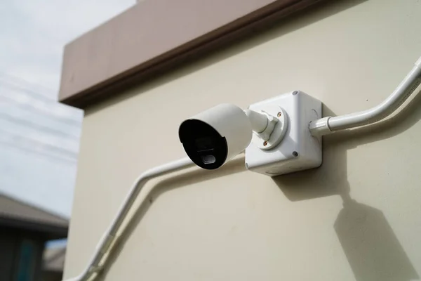 闭路电视监控摄像系统户外私人住宅或村庄闭路电视系统 — 图库照片