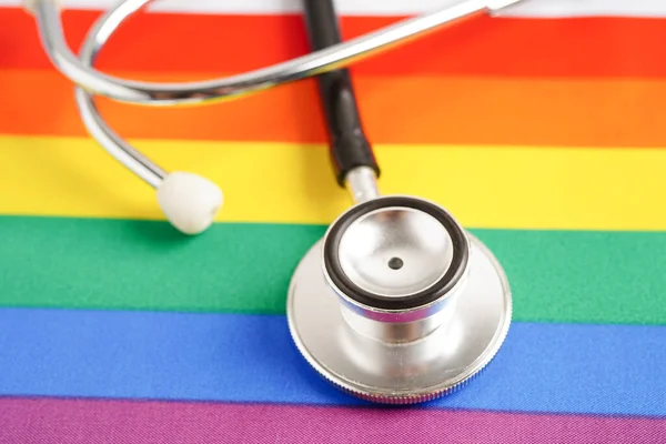 Lgbt Symbool Stethoscoop Met Regenbooglint Rechten Gendergelijkheid Lgbt Pride Maand — Stockfoto
