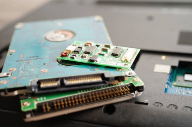 Not defteri, elektronik, bilgisayar donanımı ve teknoloji konseptinin onarılması ve yükseltilmesi.