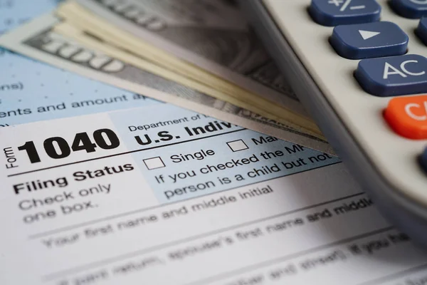 美国税收表1040个人所得税报税表 商业金融概念 — 图库照片
