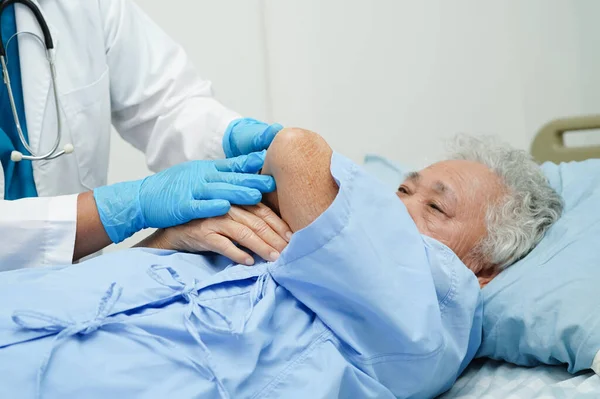 Doctor Taking Care Help Encourage Asian Elder Senior Woman Patient — стоковое фото