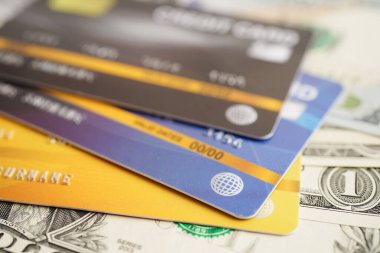 Çevrimiçi alışveriş için kredi kartı, güvenlik finans sektörü konsepti.