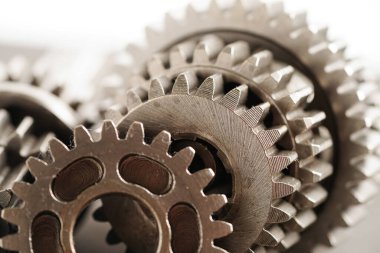 Metal dişli tekerlek motor araba ve bisiklet, mekanik endüstrisi konsepti. 