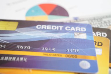 Çevrimiçi alışveriş için kredi kartı, güvenlik finans sektörü konsepti.