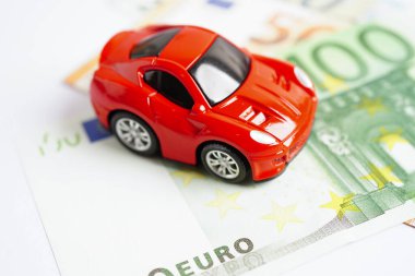 Bangkok, Tayland 18 Kasım 2023 Para, satın alma veya sigorta konsepti üzerine araba. 