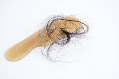 Asyalı kadınların tarak fırçasına eklenen uzun saç kaybıyla ilgili sorunları var..