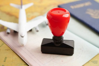 Bangkok, Tayland 15 Mayıs 2022 Visa ve ülke havaalanındaki göçmenlik belgesi.