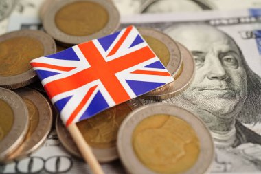 Para ve banknot üzerinde Birleşik Krallık bayrağı, finansman yatırım yatırım ticari para birimi kavramı.